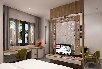 Royce Hotel